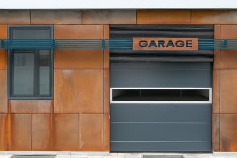 Unsölds Factory Hotel, Exterior