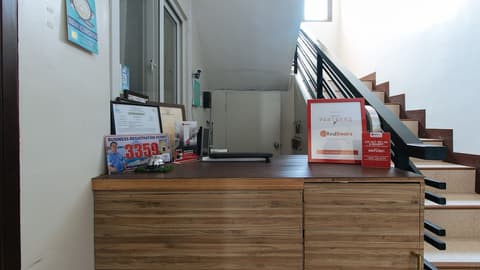 RedDoorz @ Golite Washington - Hostel, Lobby