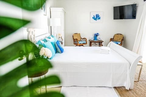 Ocean Front Property - Villa 3 Aruba with Hot Tub, Room