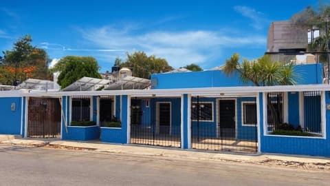 Suites del Sureste, Front of property