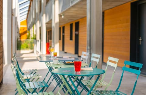 Eklo Hotels Bordeaux City center Bastide, Terrace/patio