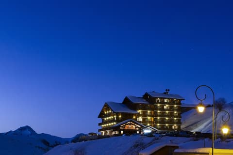 Ours Blanc Hotel & Spa, Front of property