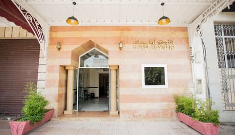 Hotel Olympic, Front of property