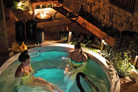 Pendray Inn & Tea House, Spa