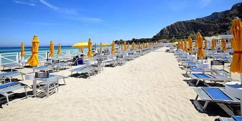 Mondello Beach Rooms, Beach
