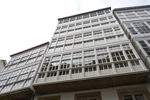 Alda Galería Coruña, Front of property