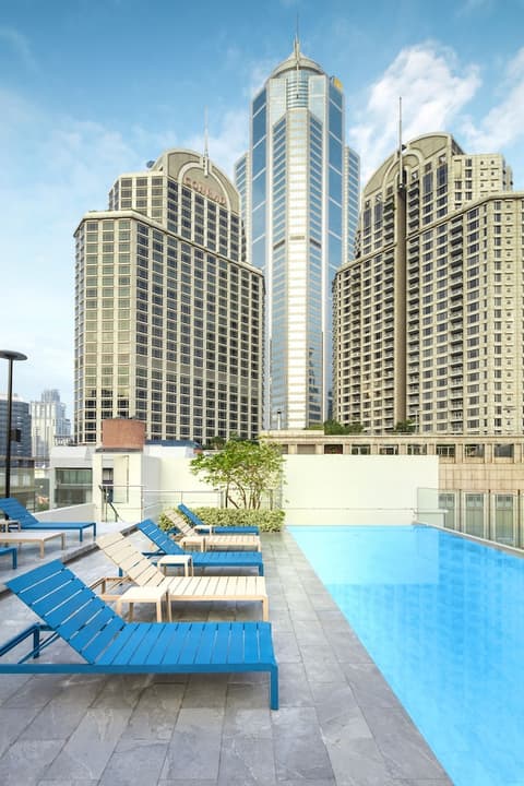 The Quarter Ploenchit by UHG, Rooftop pool