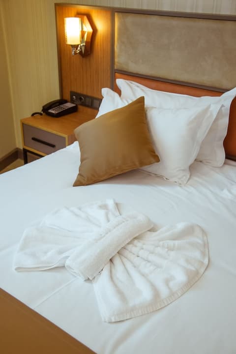 New Wave Hotel, Room