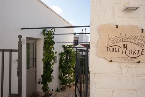 Trulli in corte, Exterior