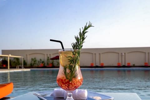 Grand Millennium Tabuk, Pool