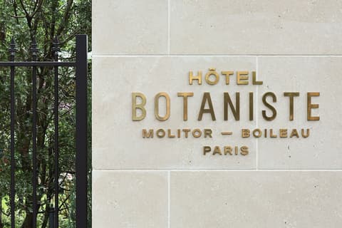 Hôtel Botaniste, Front of property