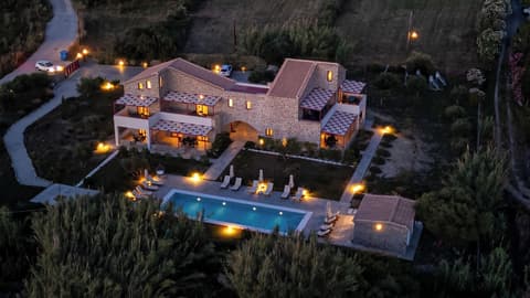 Abeloessa Methonian Hospitality, Front of property