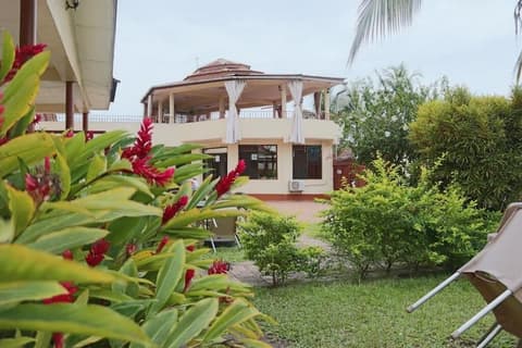 Paloma Guest House & Restaurant, Garden