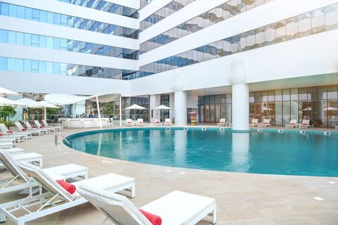 Al Jaddaf Rotana Suite Hotel, Pool