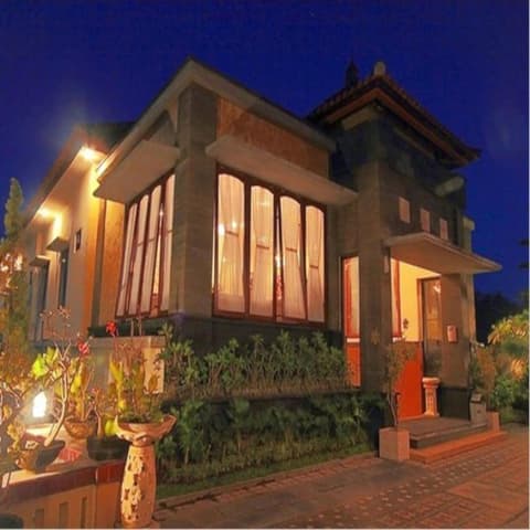 Hotel Puri Nusa Indah, Exterior