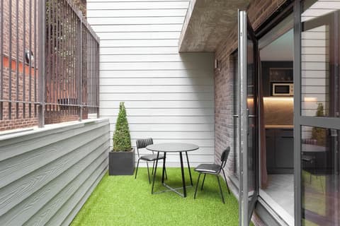 Aptel East, Terrace/patio