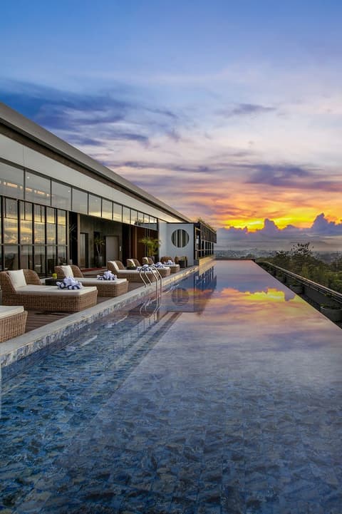 The Manohara Hotel Yogyakarta, Infinity pool