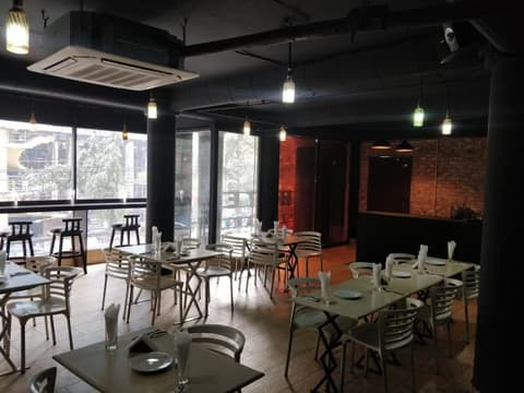 Hotel Zakaria International, Restaurant