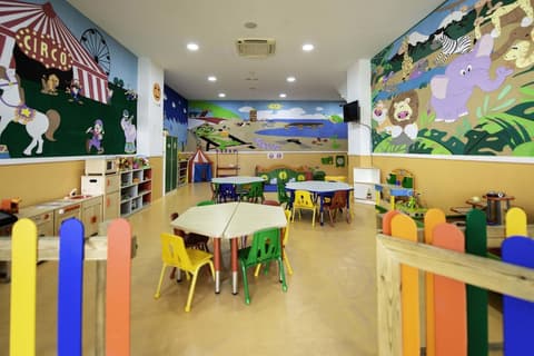 Hotel Suite Villa María, Children's play area - indoor