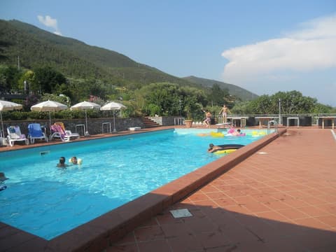 Residence La Vignetta, Outdoor pool