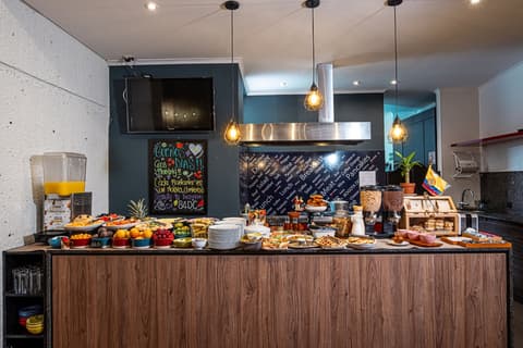 84 DC Bogotá By OxoHotel, Breakfast buffet
