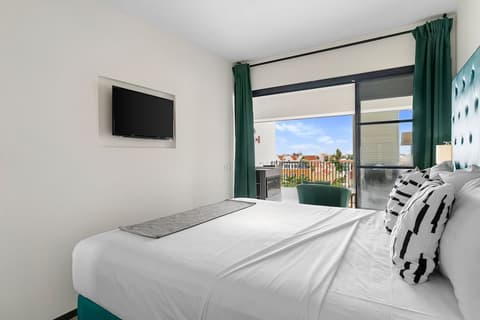 The Ritz Village Hotel, Room