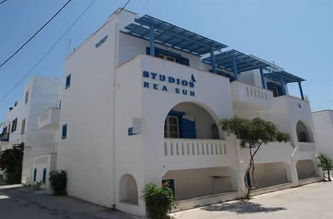Rea Sun Hotel Studios Apartments, Front of property