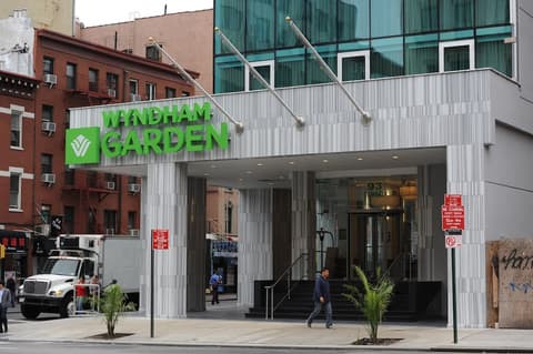 Wyndham Garden Chinatown, Front of property