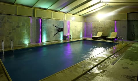 Novotel Suites Riyadh Olaya, Pool