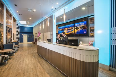 Estilo Fashion Hotel, Reception