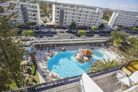 Hotel Rey Carlos, Terrace/patio