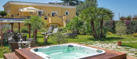 Villa Ceselle, Outdoor spa tub