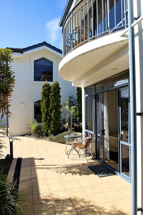 DeLorenzo's Studio Apartments, Terrace/patio