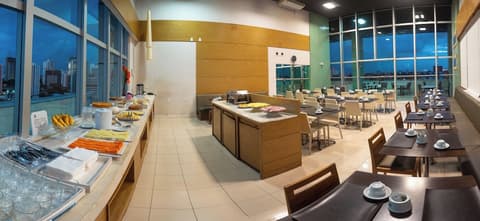 Iguatemi Business & Flat by Avectur, Restaurant