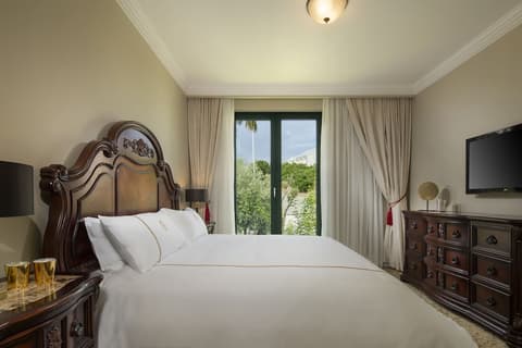 Royal Princess Hotel, Room