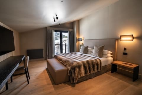 Serras Andorra, Room