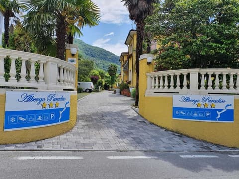 Albergo Paradiso, Exterior