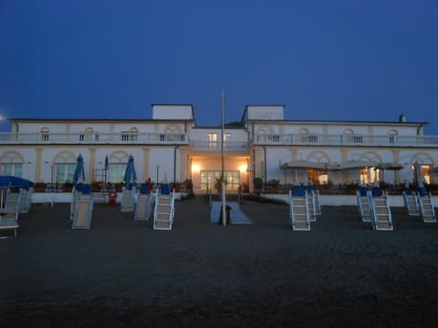 Lido di Giannella, Front of property - evening/night