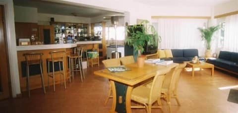 Veronica Hotel, Bar (on property)