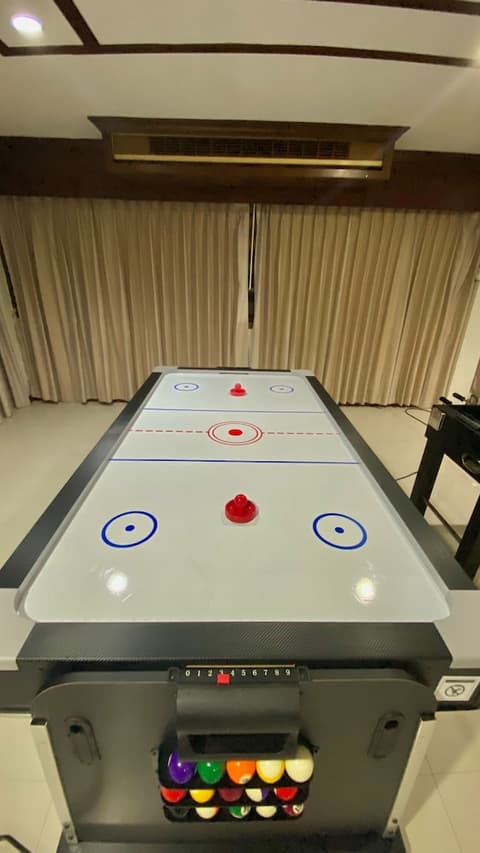 Nak Nakara Hotel, Reception