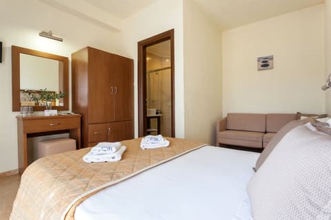 Blue Green Bay, Room