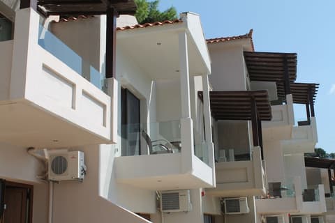 Blue Green Bay, Interior entrance