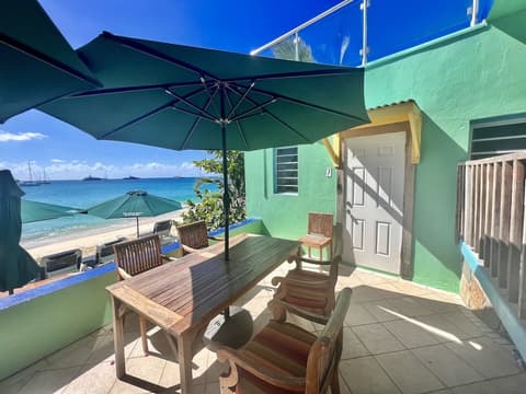 Azure Hotel and Art Studio, In-room dining