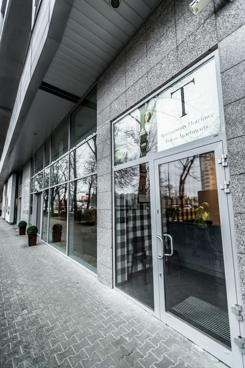 Triton Park Apartments, Property entrance