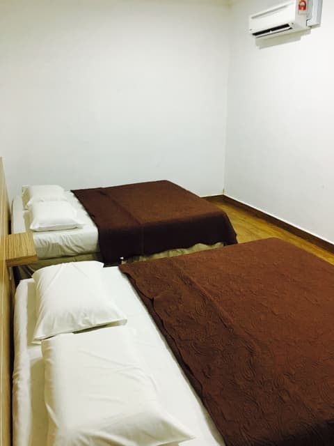 Landcons Hotel, Room