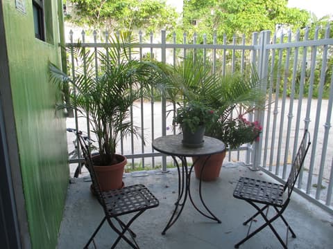 Shalimar Motel, Balcony