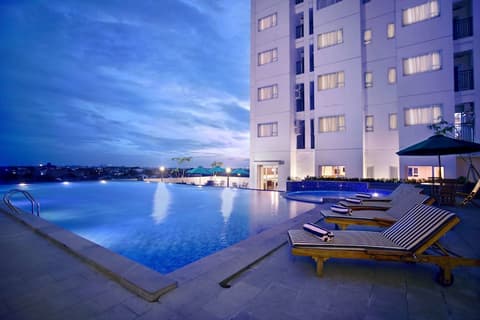 Aston Pluit Hotel & Residence, Outdoor pool
