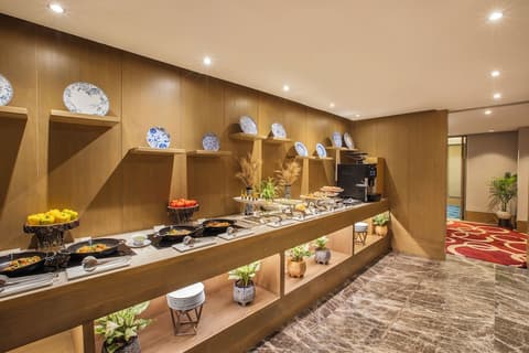 The Leela Ambience Convention Hotel, 