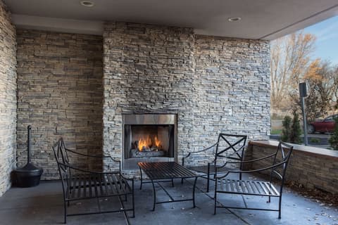 Country Inn & Suites by Radisson, Buffalo South I-90, NY, Terrace/patio