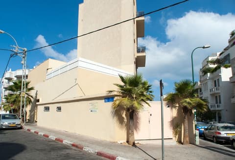 Geula Suites, Exterior